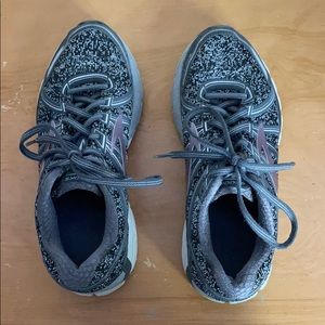brooks running shoes